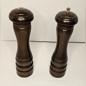 ☆Vintage 1970s☆ [Leeds Engineering Co] 10" Wooden Pepper Mill & Salt Shaker